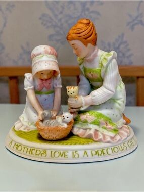 Vintage Holly Hobbie A Mother’s Love is a Precious Gift 1981 Figurine